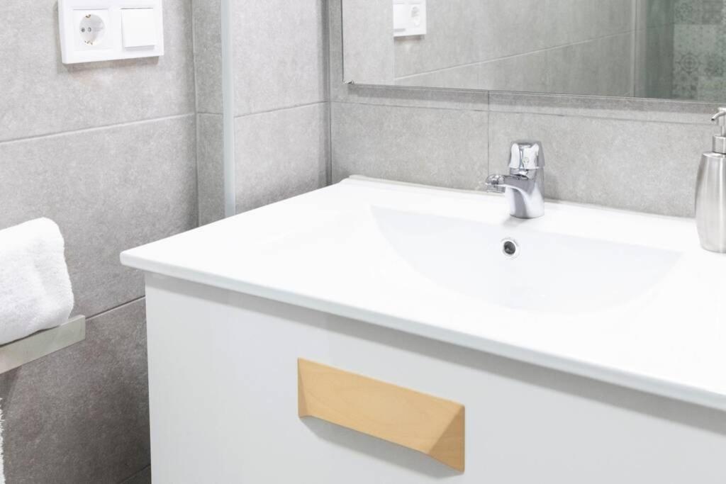 Magnifico Apartamento En Los Remedios Sevilla Eksteriør bilde